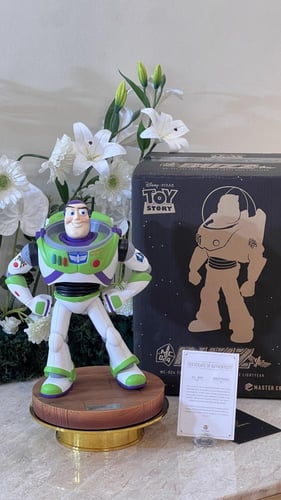 مجسم - باز يطير