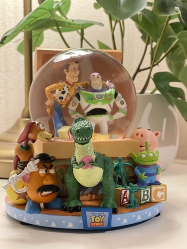 بلورة ديزني الموسيقية- حكاية لعبة