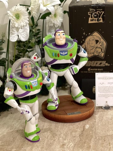 مجسم - باز يطير