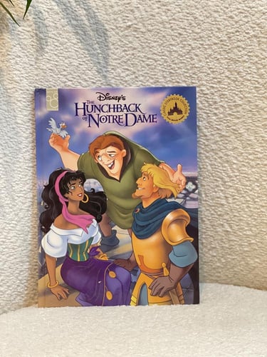 قصة مصورة - احدب نوتردام