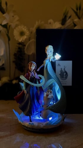 مجسم فروزن المضيء