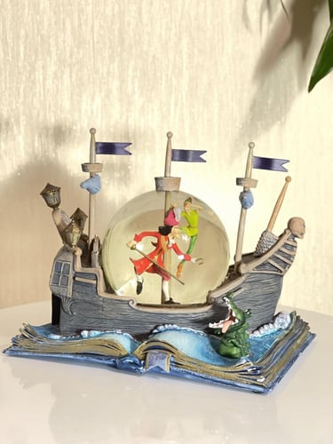 بلورة ديزني - بيتر بان والكاتبن هوك