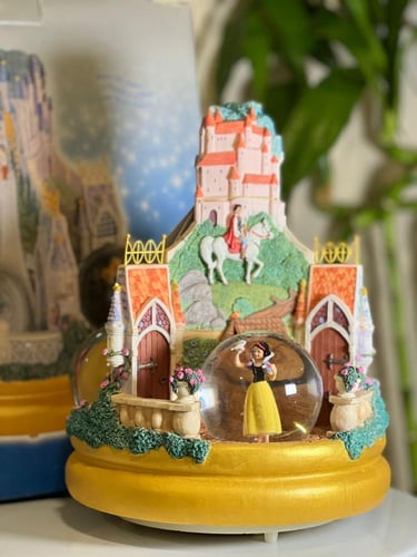 بلورة ديزني ستور ڤنتج - اميرات ديزني