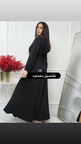 فستان طويل بحزام كريستال