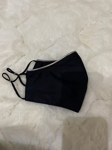 كمام حرير اسود بطرف فضي