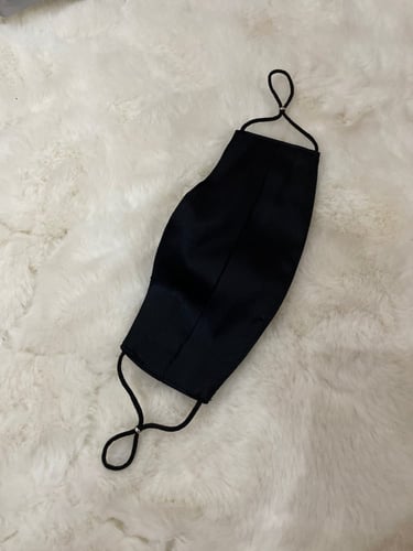 كمام حرير اسود كسره بمثبت آنف