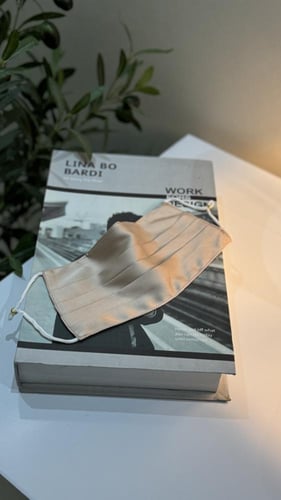 كمام حرير عسلي مدرج بمثبت انف