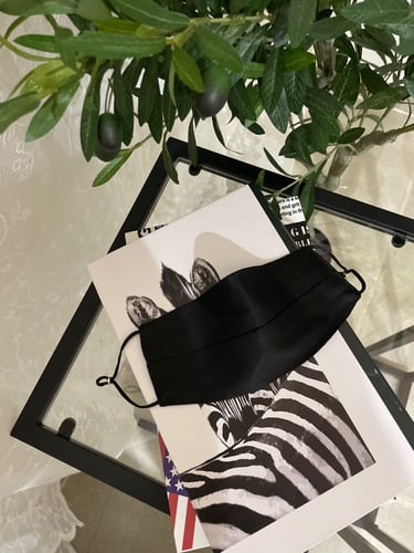 كمام حرير اسود كسره بمثبت آنف