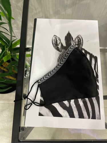 كمام حرير اسود بطرف ابيض