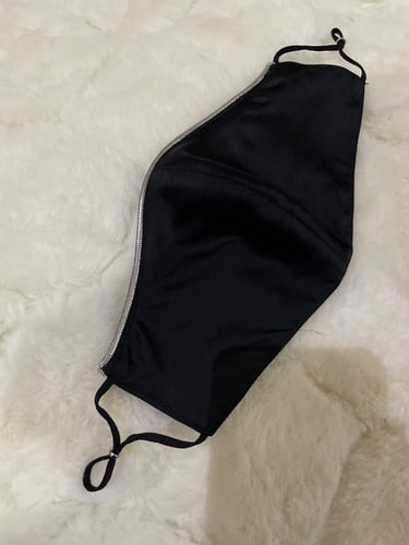 كمام حرير اسود بطرف فضي