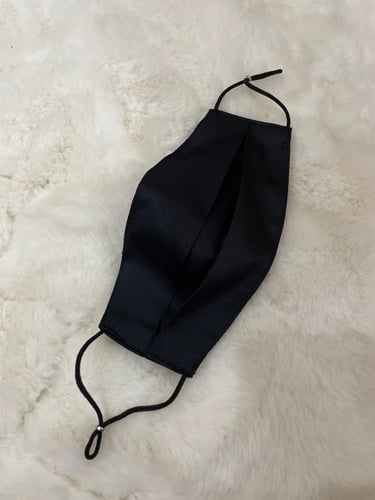 كمام حرير اسود كسره بمثبت آنف