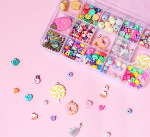 صندوق " تاجرة الأساور "