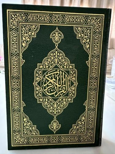 مصحف المدينة النبوية بخط الخطاط عثمان طه طبعة المل...