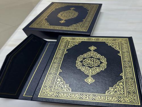 مصحف المدينة النبوية طبعة فاخرة بصندوق كرتوني حجم...