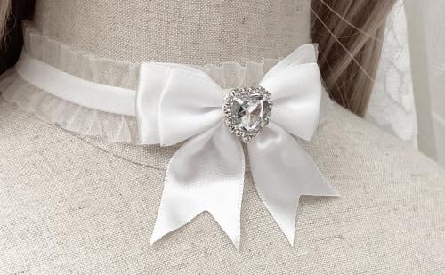 White swan choker