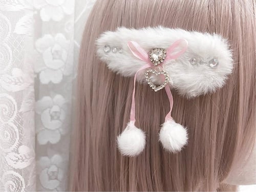 Fluffy ponpon hairclip