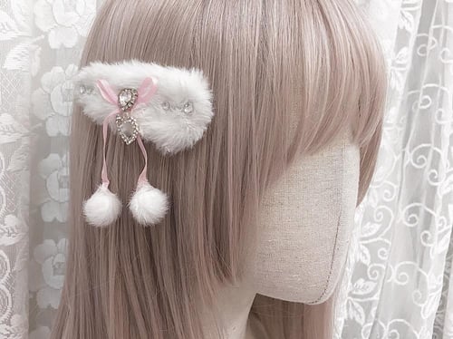 Fluffy ponpon hairclip