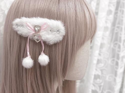 Fluffy ponpon hairclip