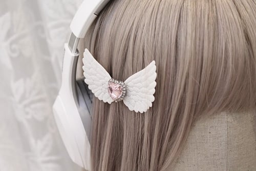 Angel wings hair clip