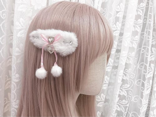 Fluffy ponpon hairclip