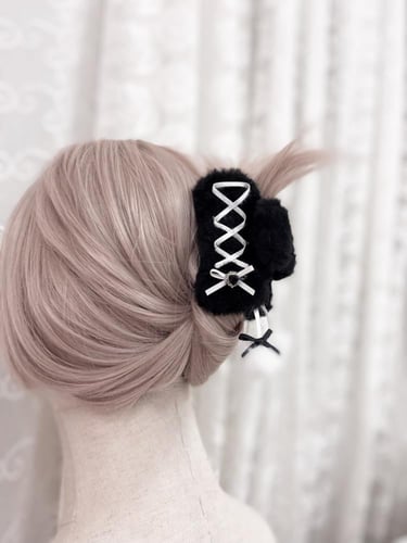 Black snowy dolly hair claw
