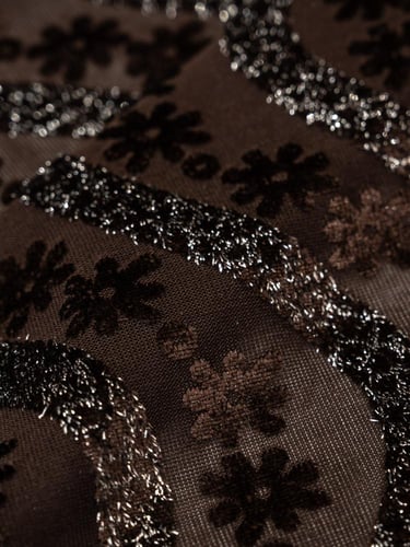 مخمل شيفون على سترتش بلمعه ذهبيه