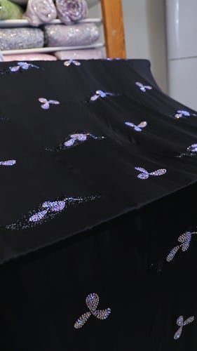 حرير مشغول بالكرستال( لون اسود )