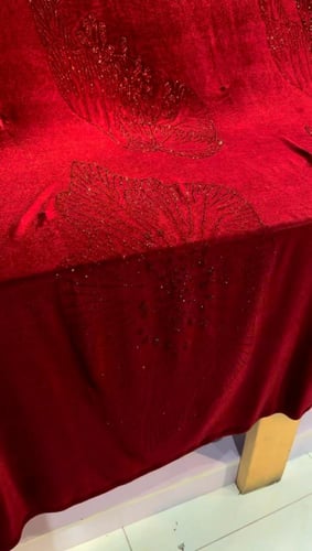 قطعة مخمل على سترتش مشغول بالكرستال ( لون عنابي )