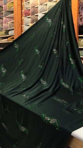 قطعه حرير مشغول بالكرستال ( لون اخضر زيتي )