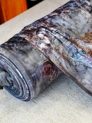 مخمل على سترتش