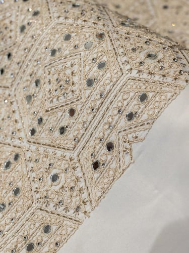 قماش مطرز مشغول بالكرستال وطعم بالمرايات