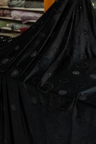 قطعة مخمل على سترتش مشغول بالكرستال