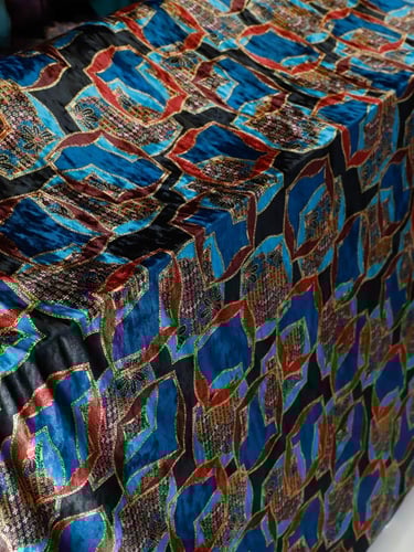 مخمل على سترتش