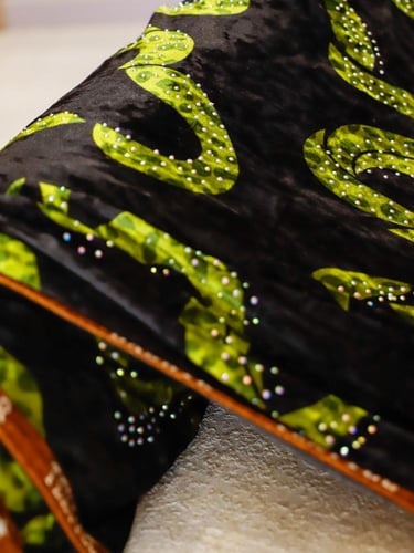 مخمل على سترتش مشغول بالكرستال