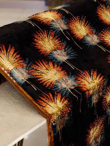 مخمل على سترتش مشغول بالكرستال