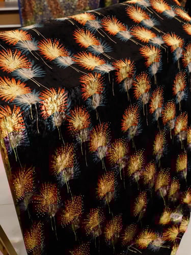 مخمل على سترتش مشغول بالكرستال