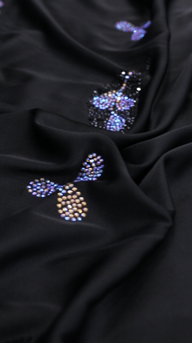 حرير مشغول بالكرستال( لون اسود )