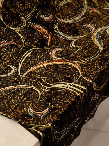 مخمل على سترتش مشغول بالكرستال