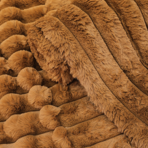 فرو ناعم مقلم عريض