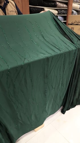 قطعة حرير مشغول على كرستال ( لون زيتي )