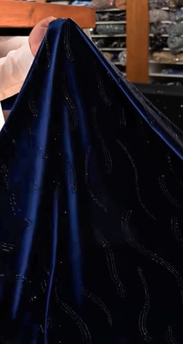 قطعة مخمل على سترتش مشغول بالكرستال ( كحلي )