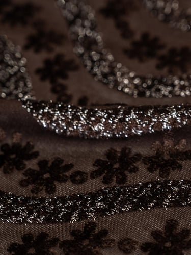 مخمل شيفون على سترتش بلمعه ذهبيه