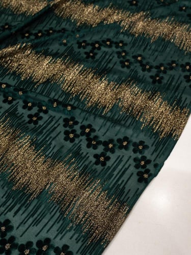 مخمل شيفون على سترتش بلمعه ذهبيه