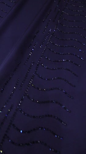 قطعه حرير مشغول بالكرستال ( لو ن كحلي )