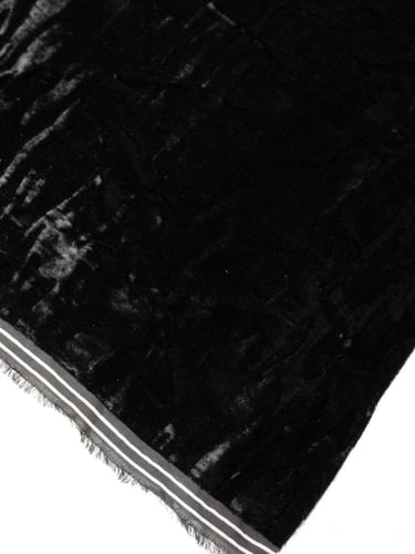 مخمل ناعم نقش منه وفيه