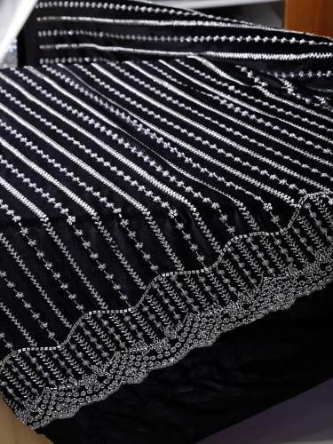 مخمل على سترتش مشغول ( شك