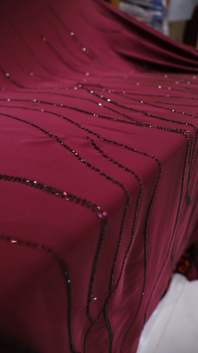 قطعة حرير مشغول على كرستال ( لون توتي )