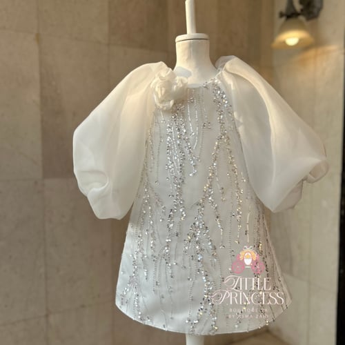 White princess dress With puffy sleeves فستان الأم...