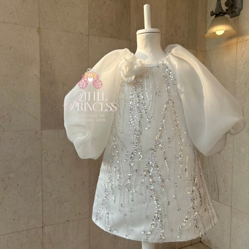 White princess dress With puffy sleeves فستان الأم...