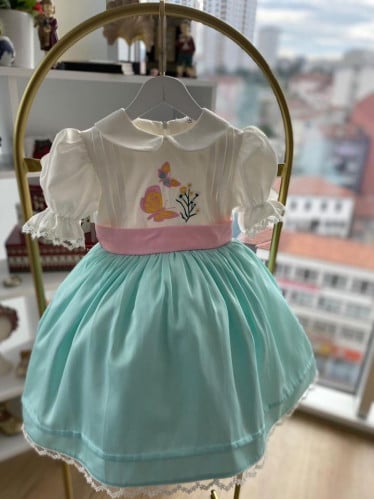 فستان كلاسيك للرضع بتطريز فراشات باللون الابيض وال...